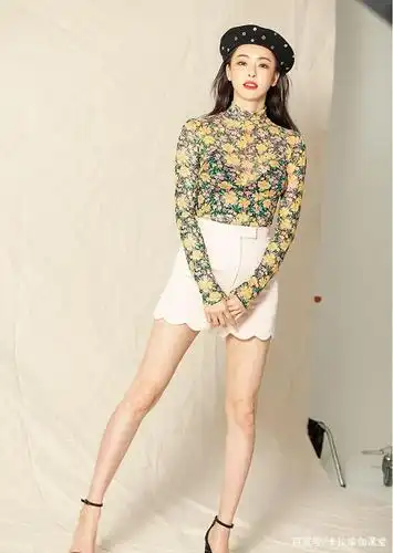 174cm黄金比例的她,完美演绎"胸下全是腿",这腿,是女生都爱