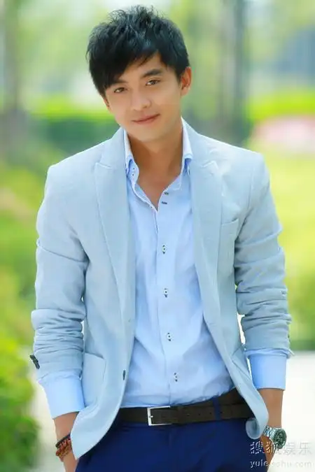 在不久前热播的电视剧《我家有喜》中李佳航饰演林英雄执着追爱的种种