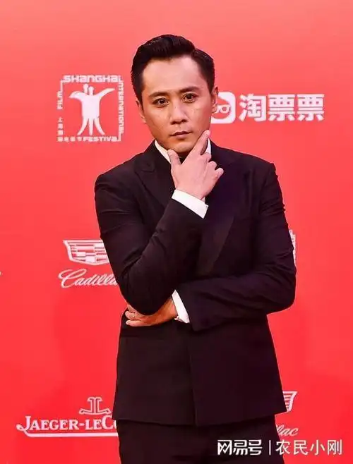 悲壮之夜, 刘烨主演《悲惨世界》北京首演, 胡军鲜花祝福