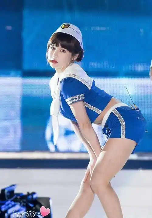 被可爱掩盖的性感的全宝蓝_组合_身材_有料