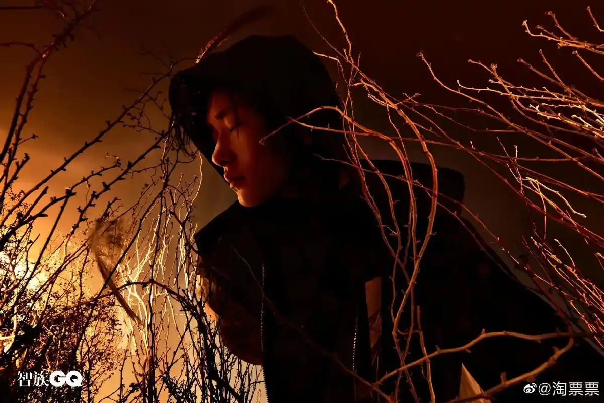 易烊千玺 #易烊千玺智族gq四字封面 - 抖音