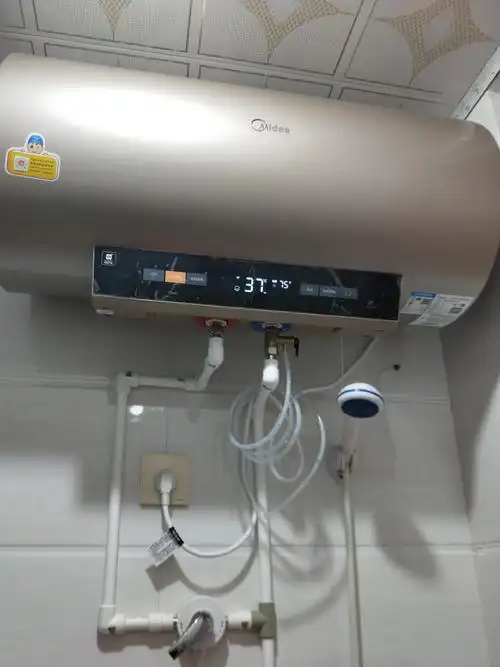 式美的电热水器