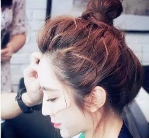 长发女生丸子头怎么扎才好看