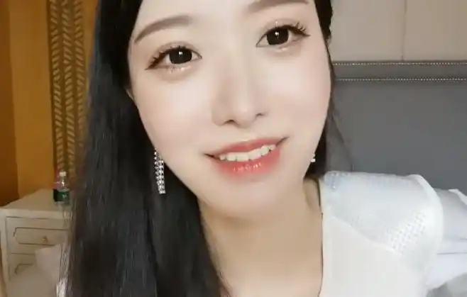 女主播月入百万不如上班挣5000强虎牙林真心做主播被家人反对