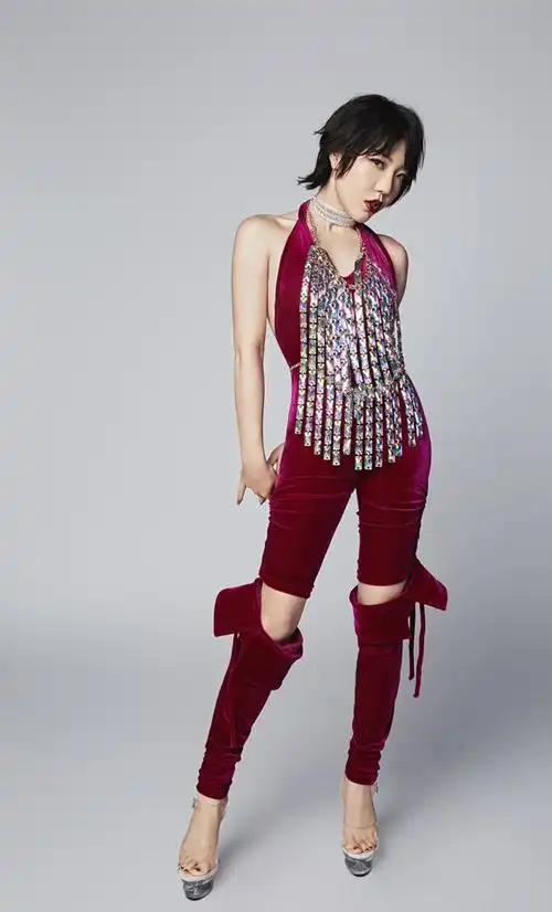 吴莫愁原创 《保持距离》解读"莫式"爱情观