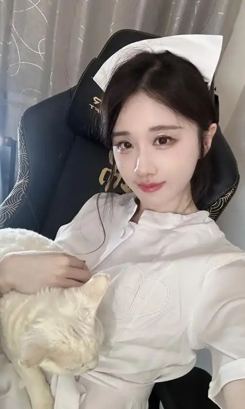 贡品||最美御姐发光黑丝大长腿!真的在发光|本宫|美女|女主播_网易订