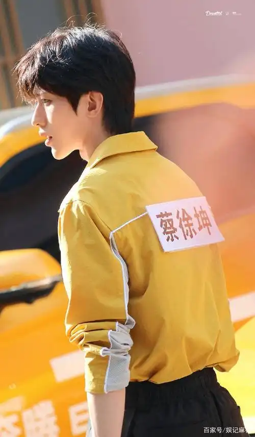 《跑男》请蔡徐坤上综艺,长得帅又有流量,还暴露了他的绅士风度