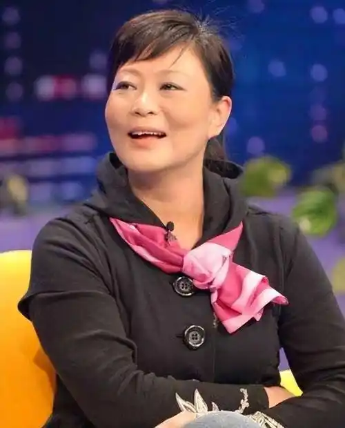 曾几何时,小品演员杨蕾也是个将丈夫放在首位的女人,但她没有想到的是
