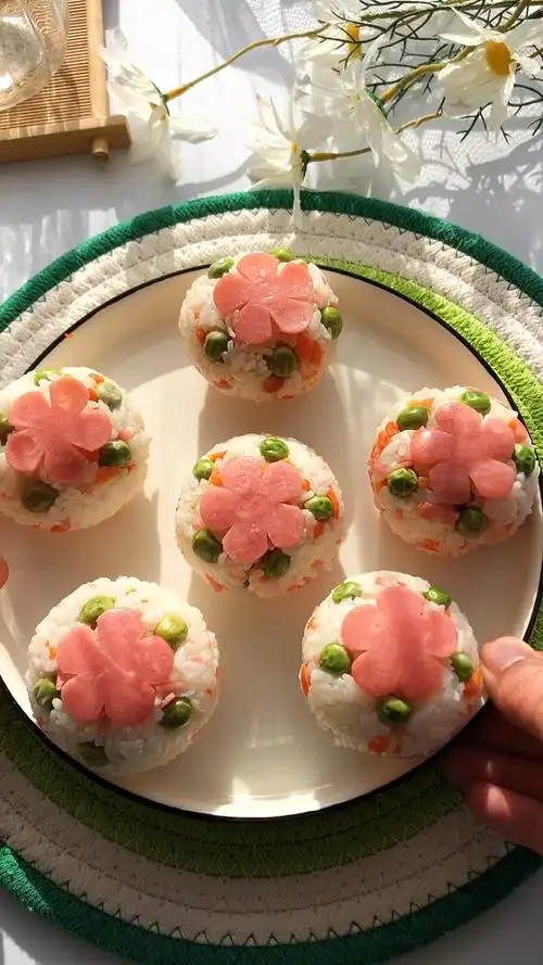 全民最牛手艺人#可可爱爱的花朵饭团来喽!