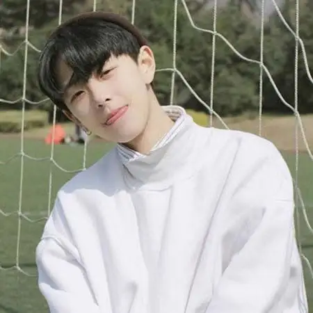 绿茵场小学弟_可爱男生头像图片_扣扣居