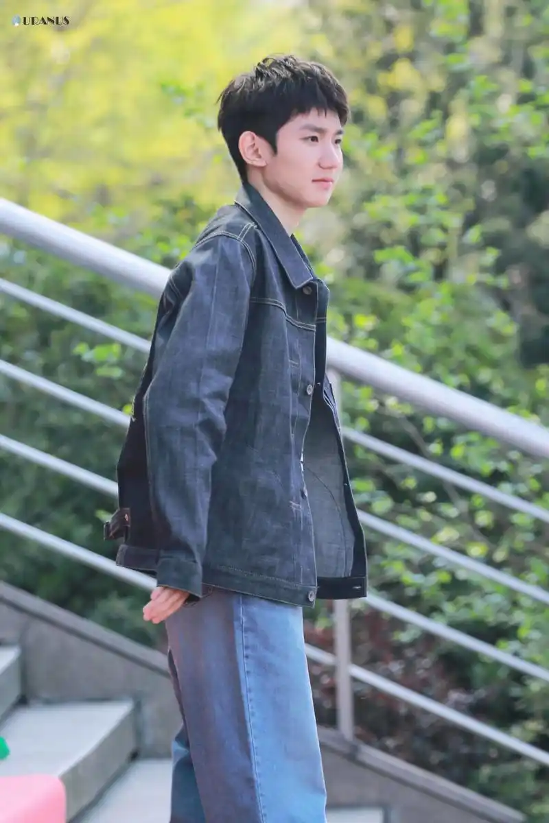 [tfboys][新闻]190407 王源《我是唱作人》彩排下班,元气崽崽挥手打