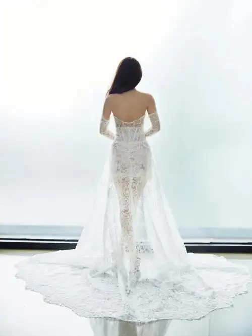 那些百看不厌的verawanghaute婚纱背影