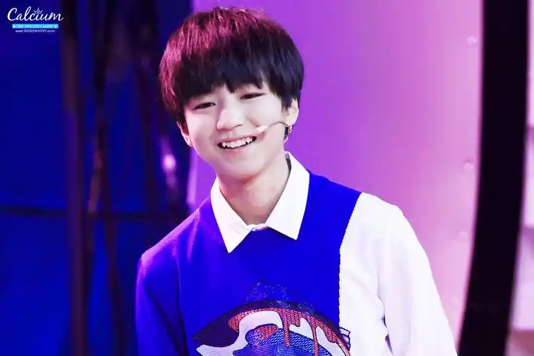 tfboys王俊凯 2014.8.28 年代秀.cr:logo