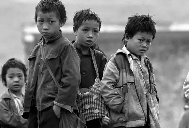 90年代小学生对于小学一二年级不进行纸笔考试,中学不打分,只进行等级