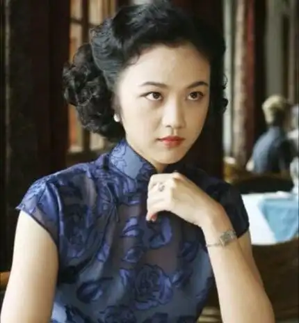 女星穿旗袍烫头发演绎的民国美女,你最喜欢哪个?