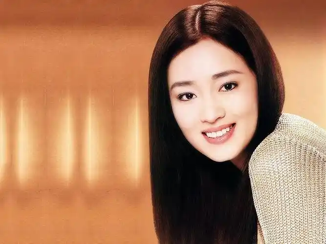 有"永远的东方美人"之称的林青霞,是国际影坛知名的华人女星,纵横电影