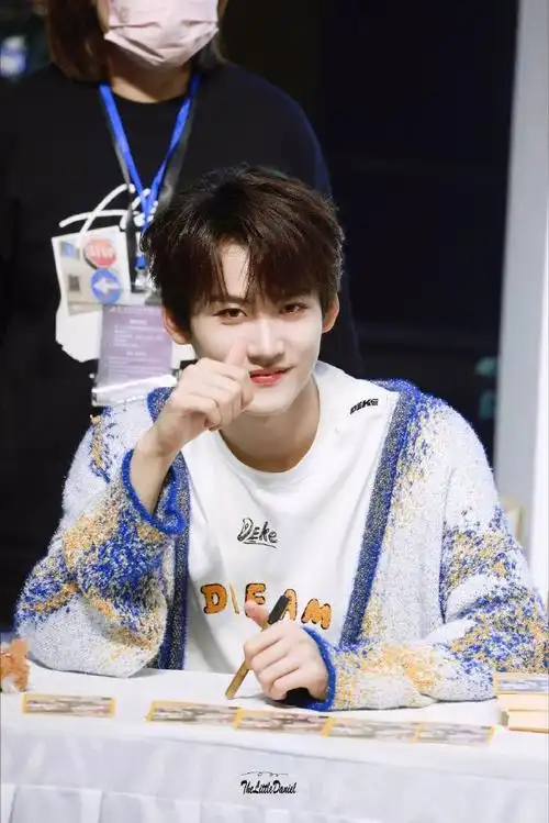 笑的好开心@into1-周柯宇