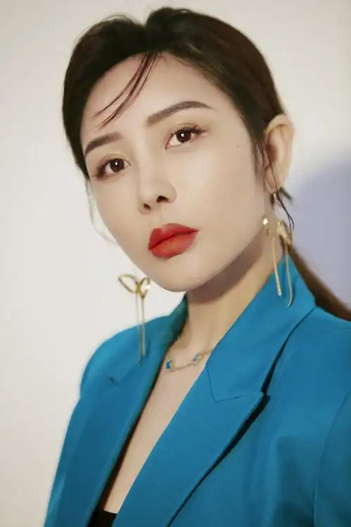 美妆超头部主播贺冬冬谈及奋斗史没有人可以随随便便成功