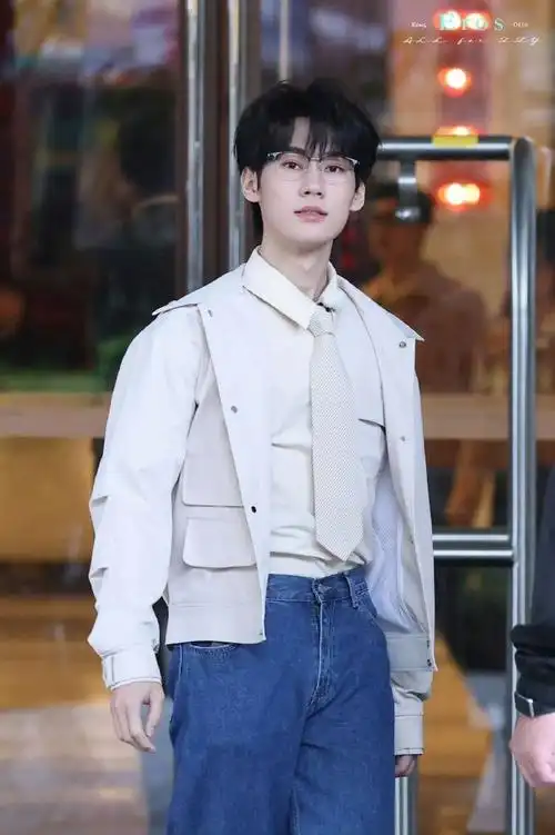 张真源戴眼镜好斯文败类