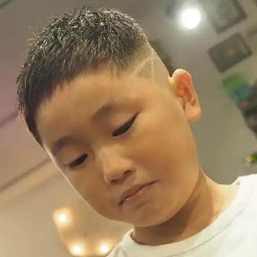 新时尚小男孩发型来了,这几种真不赖,有儿子快快收藏吧|寸头|染发