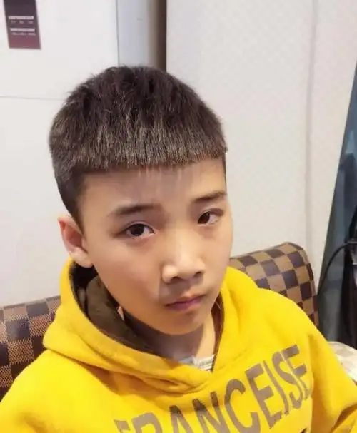 男孩发型15款时尚有型很精神喜欢的妈妈请收藏少年男生学生发型大全显