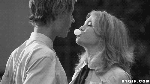 泡泡糖亲吻情侣亲密gif动图_动态图_表情包下载_soogif