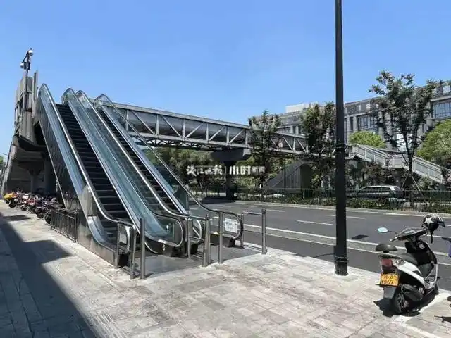 记者帮|杭州这座人行天桥为什么半个月就要修?周围居民直呼太不方便