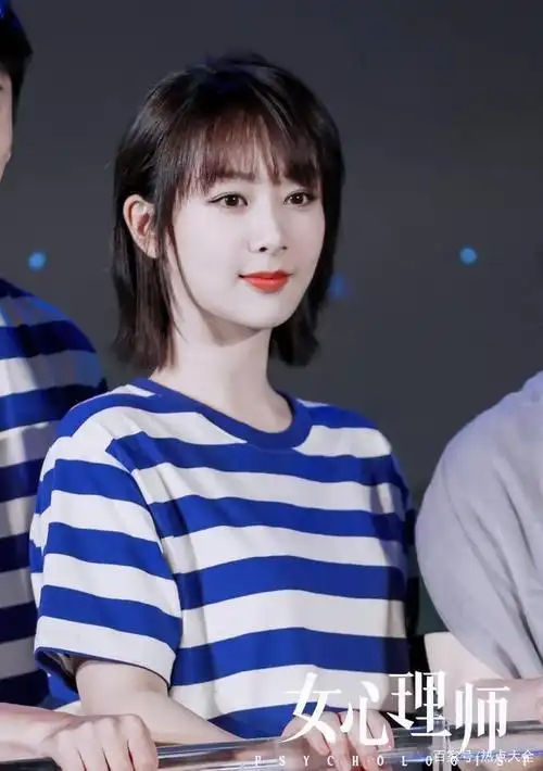 杨紫《女心理师》最新剧照路透,新发型清爽自然,颜值再提升!