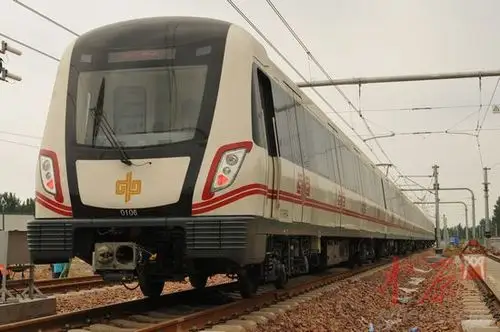 中原网:郑州地铁1号线9月底试运行 每列车最多载1800人