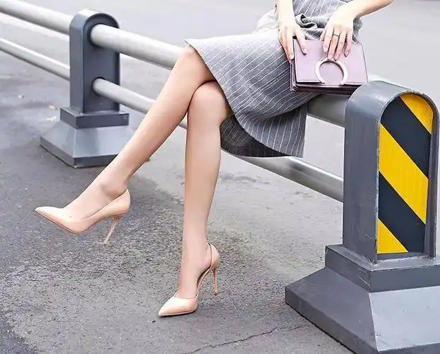 女生光脚可以穿细高跟吗?_运动_文章_高跟鞋