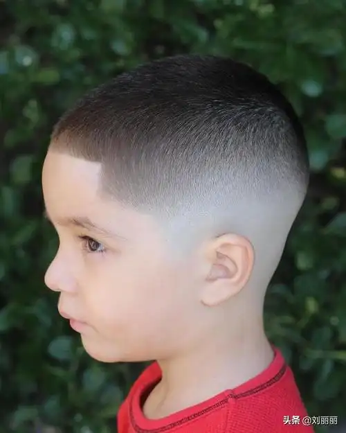 2,暑假小男孩发型怎么剪?爆款发型送给你,想不帅都难