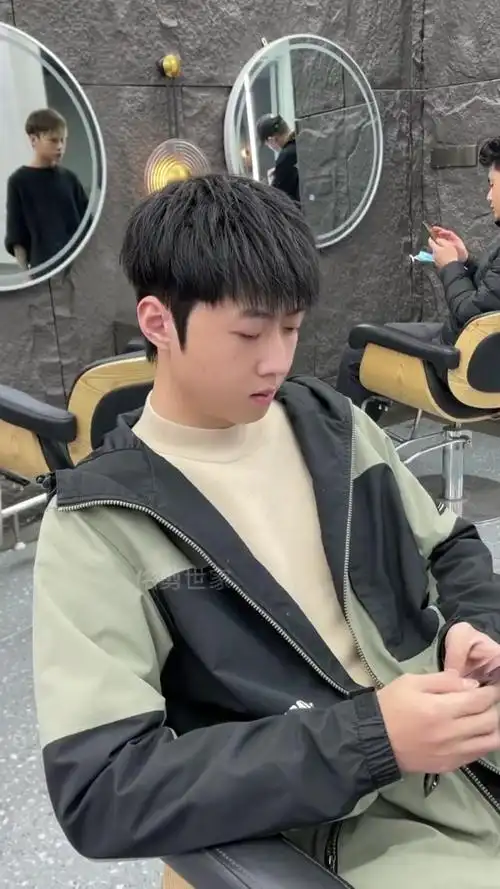 帅气,酷感十足,青春活力,减龄时尚 深圳佲剪世家 深圳男士发型设计