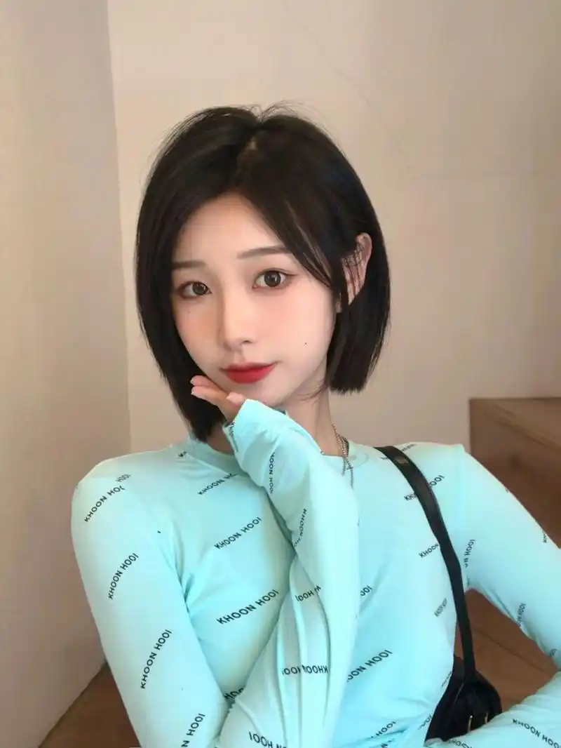 女生/不单调"层次自然美"一款清爽女士短发发型好 看修饰脸型的短 !!