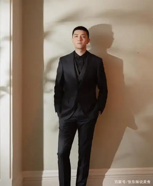 穿西装也是个恶霸!向他学习!