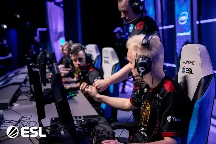 major第三日综述中国战队两连败ence惊险晋级