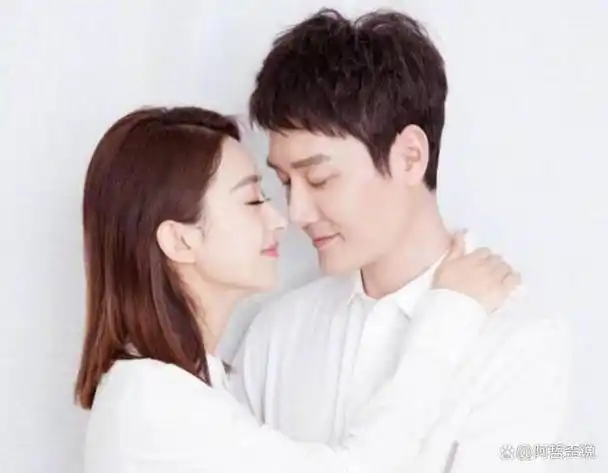 赵丽颖,这个深受观众喜爱的女演员,近日首次晒出了自己4岁儿子的合照