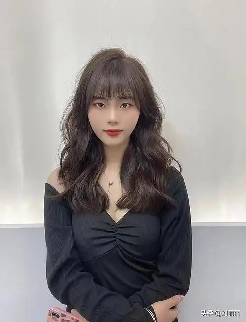 改变发型可以说能让你快速实现这样的梦想,女神发型到底是什么模样呢?