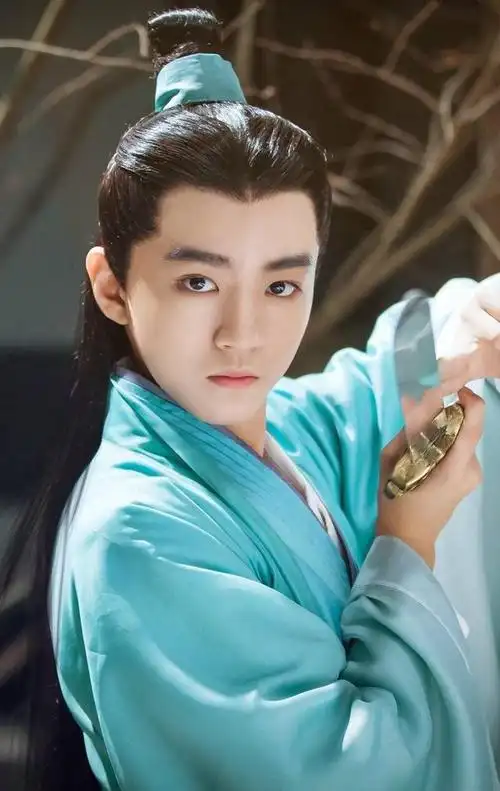 王俊凯古装帅气(王俊凯好有古风范)(1)