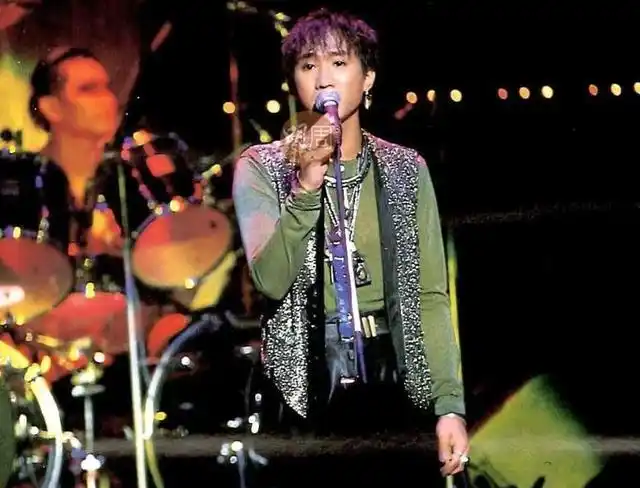 他们的名字叫beyond,而这场演唱会,叫作"beyond live1991生命接触演