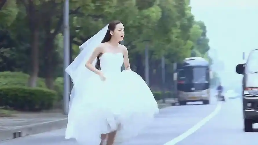 爱的阶梯:宋子涵不听劝,死活要嫁给路风,崩溃逃跑不料出意外!