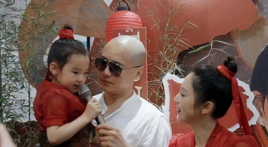 佟丽娅董璇再合体!