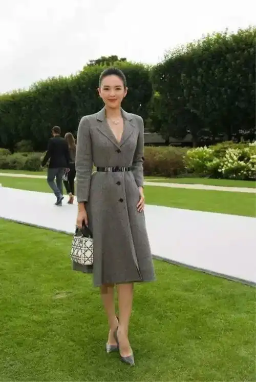 2017年8月15日 13:53   关注   国际影星 章子怡 迪奥 街拍 明星