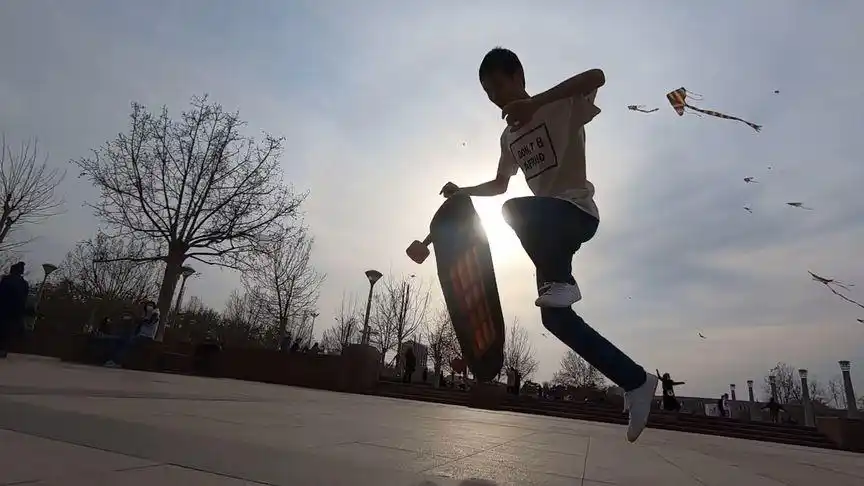 长板男孩董凯旋日常滑行