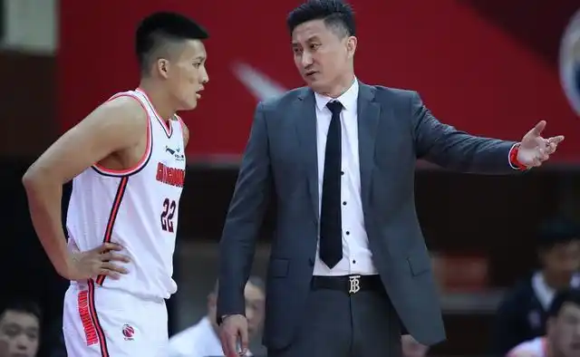 揭幕战失利后,曾繁日0板2失误被杜锋弃用,18岁内线会被重点培养