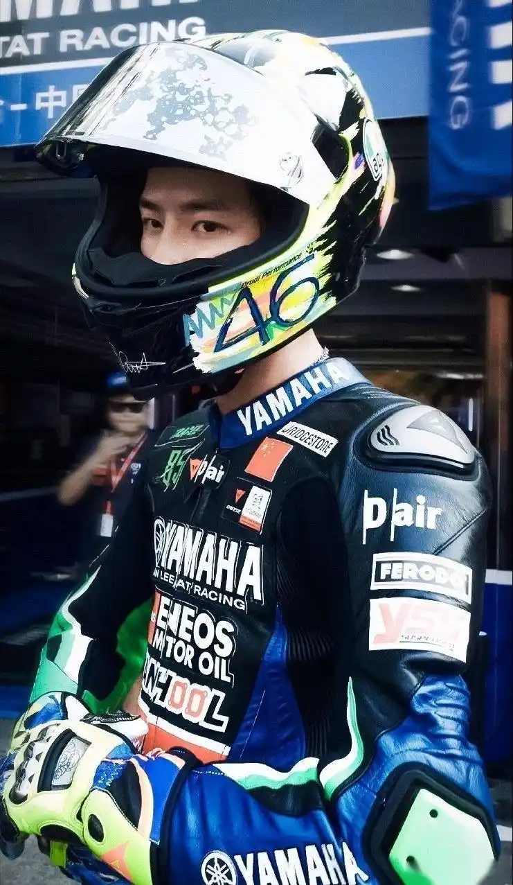 接下来,请接收85号车手王一博的头盔杀!