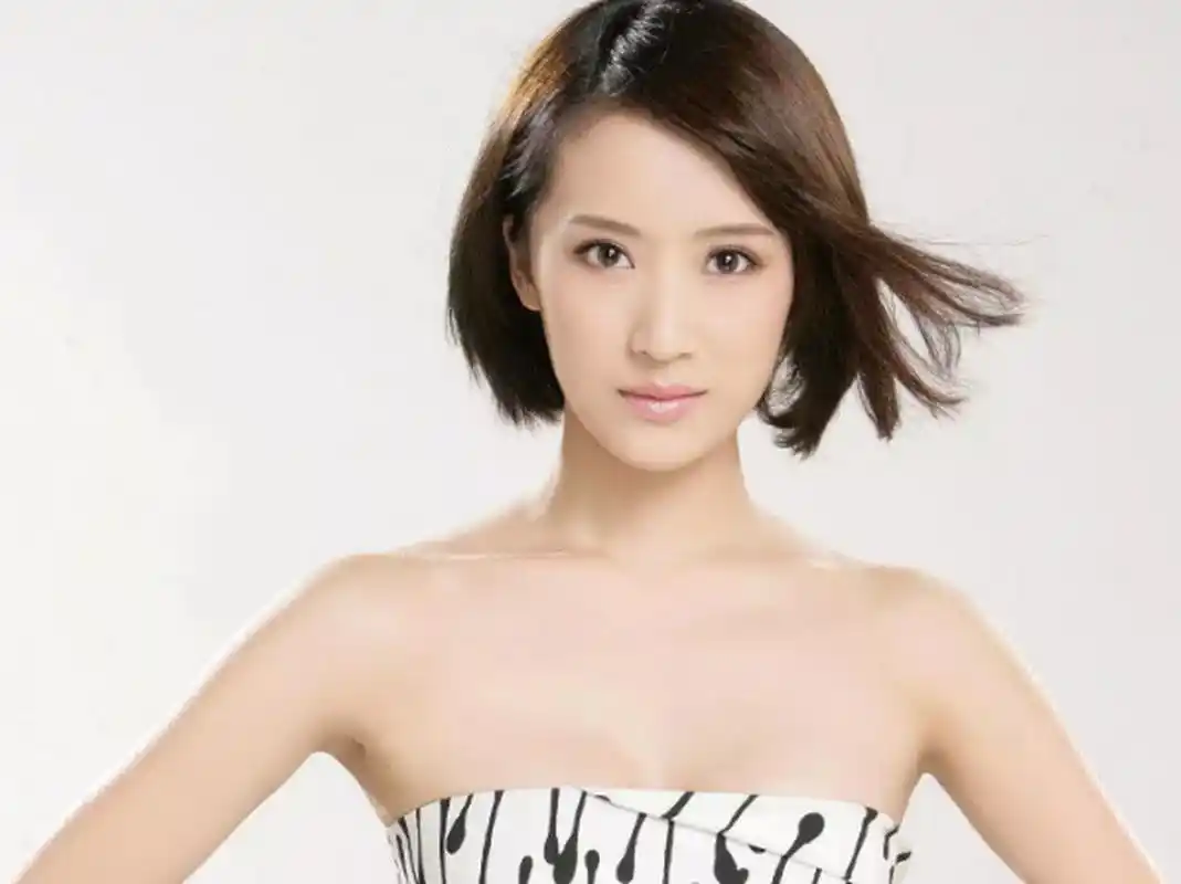 "海藻"李念:24岁爆红,26岁嫁百亿富商,30岁生二胎