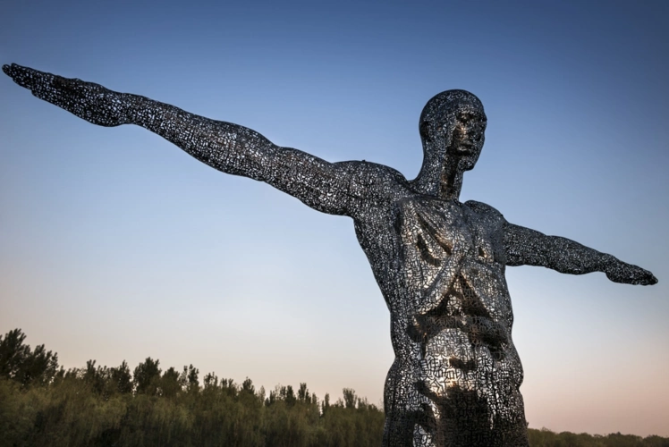 把卡西莫多做成雕塑别问观众那是什么观看体验