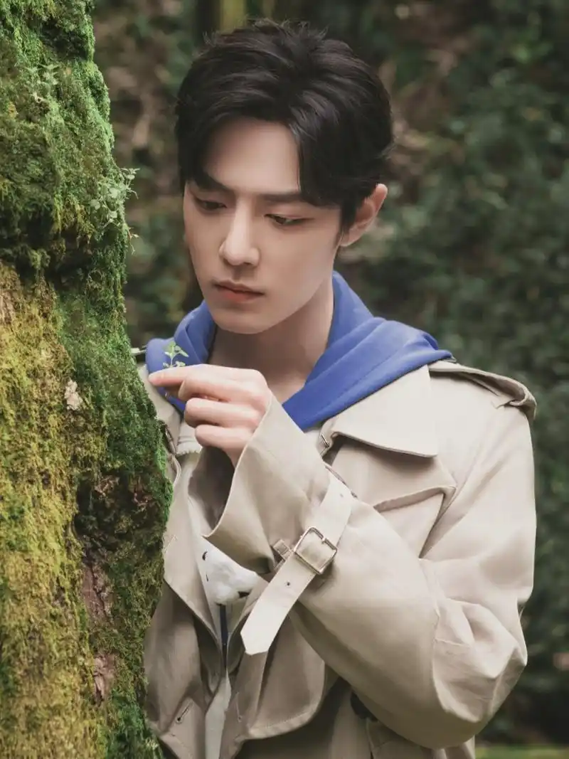 肖战人间烟火气 天上神仙颜[爱你]这套图真是爱了,随便一张做壁纸都很