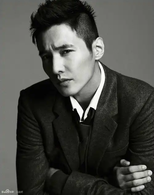 p>元斌(won bin),本名"金道振",1977年11月10日出生于韩国江原道旌善