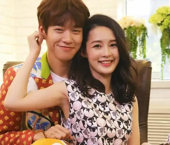 作为富二代演员,魏大勋就像是来娱乐圈追星的,追过的女星有马苏,杨幂